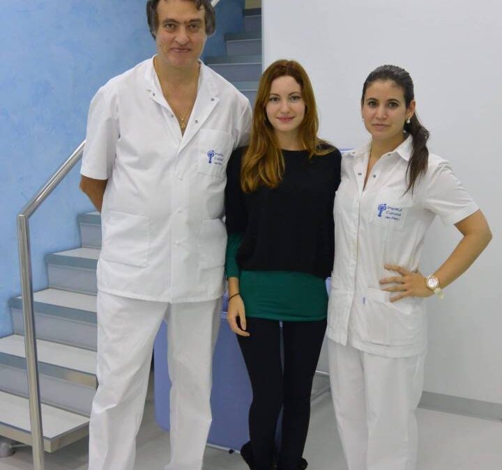 La actriz Ivana Baquero visita el Institut Català del Peu