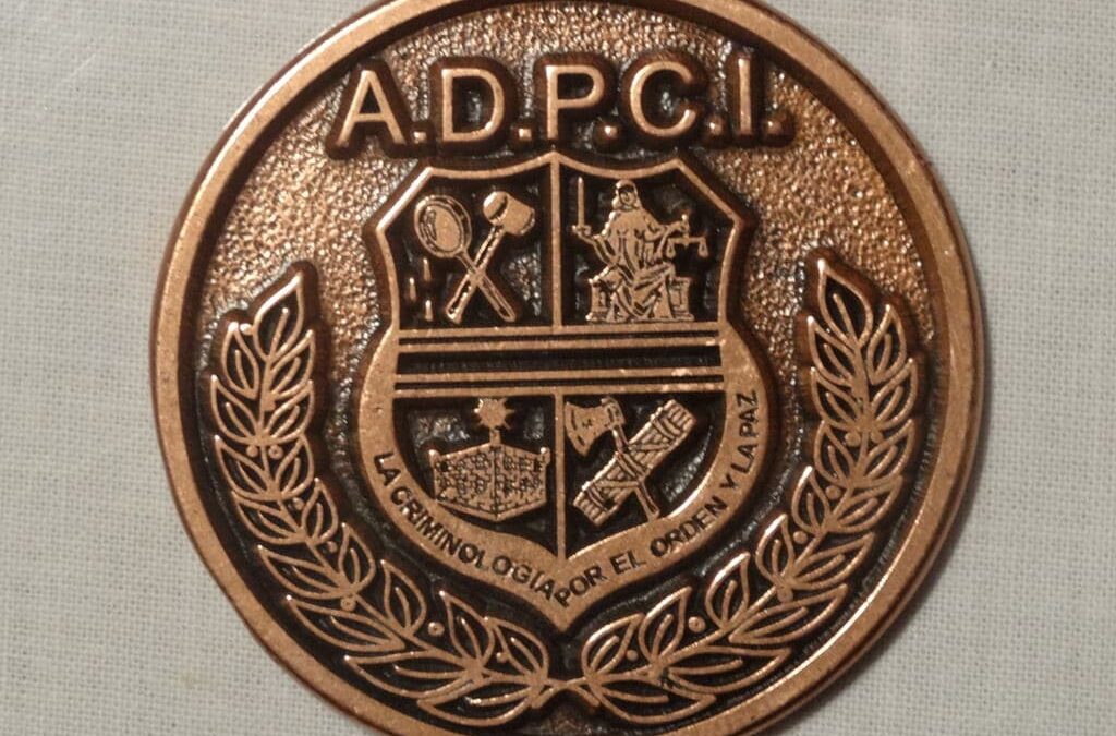 La asociación de Criminólogos impone la Medalla al Mérito Profesional a D. Miguel Ángel Baños, director del Institut Català del Peu