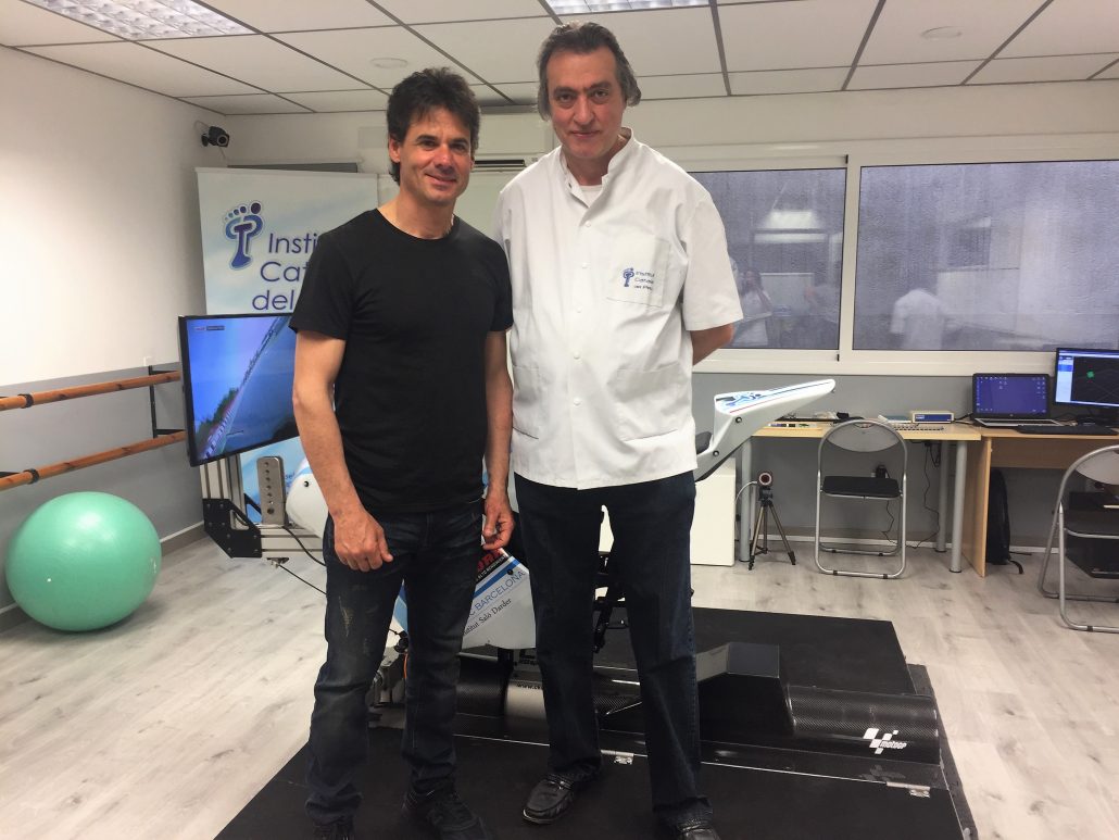 Alex Crivillé visita  la Unidad de Biomecánica y Rendimiento Deportivo del Institut Català del Peu.