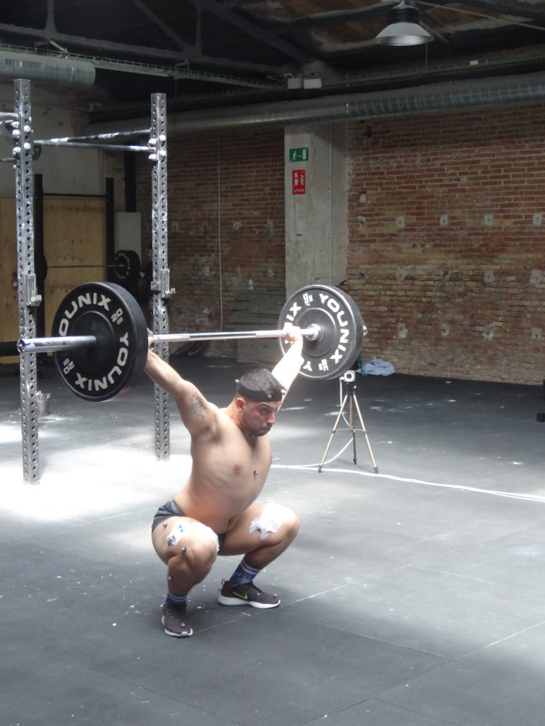 L'Institut Català del Peu realitza a Yosua Fernández, campió de Catalunya d'halterofília, un anàlisi del rendiment esportiu.