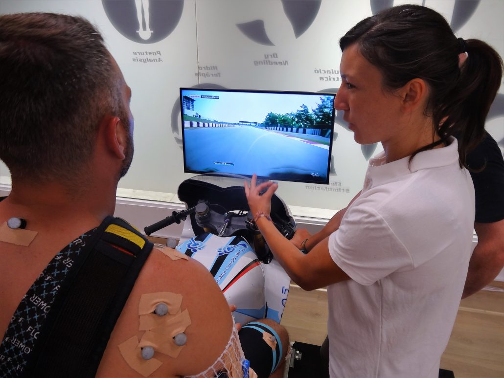THE INSTITUT CATALÀ DEL PEU CONDUCTS AN ANALYSIS OF THE SPORTING PERFORMANCE TO THE RIDER XAVIER SIMEON.
