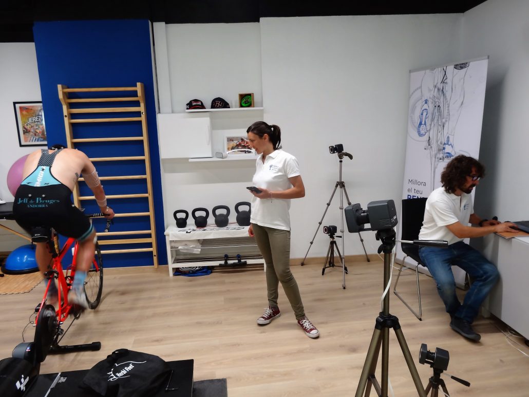 THE INSTITUT CATALÀ DEL PEU CONDUCTS AN ANALYSIS OF THE SPORTING PERFORMANCE TO THE RIDER XAVIER SIMEON. THE INSTITUT CATALÀ DEL PEU CONDUCTS AN ANALYSIS OF THE SPORTING PERFORMANCE TO THE RIDER XAVIER SIMEON.