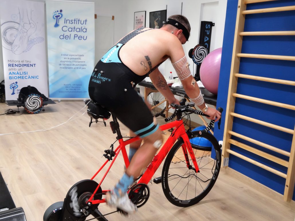 THE INSTITUT CATALÀ DEL PEU CONDUCTS AN ANALYSIS OF THE SPORTING PERFORMANCE TO THE RIDER XAVIER SIMEON. THE INSTITUT CATALÀ DEL PEU CONDUCTS AN ANALYSIS OF THE SPORTING PERFORMANCE TO THE RIDER XAVIER SIMEON.