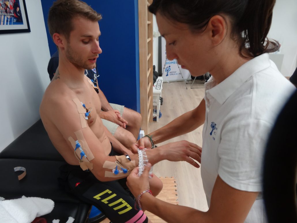 L’Institut Català del Peu realitza una anàlisi biomecànica al pilot Jules Cluzel.