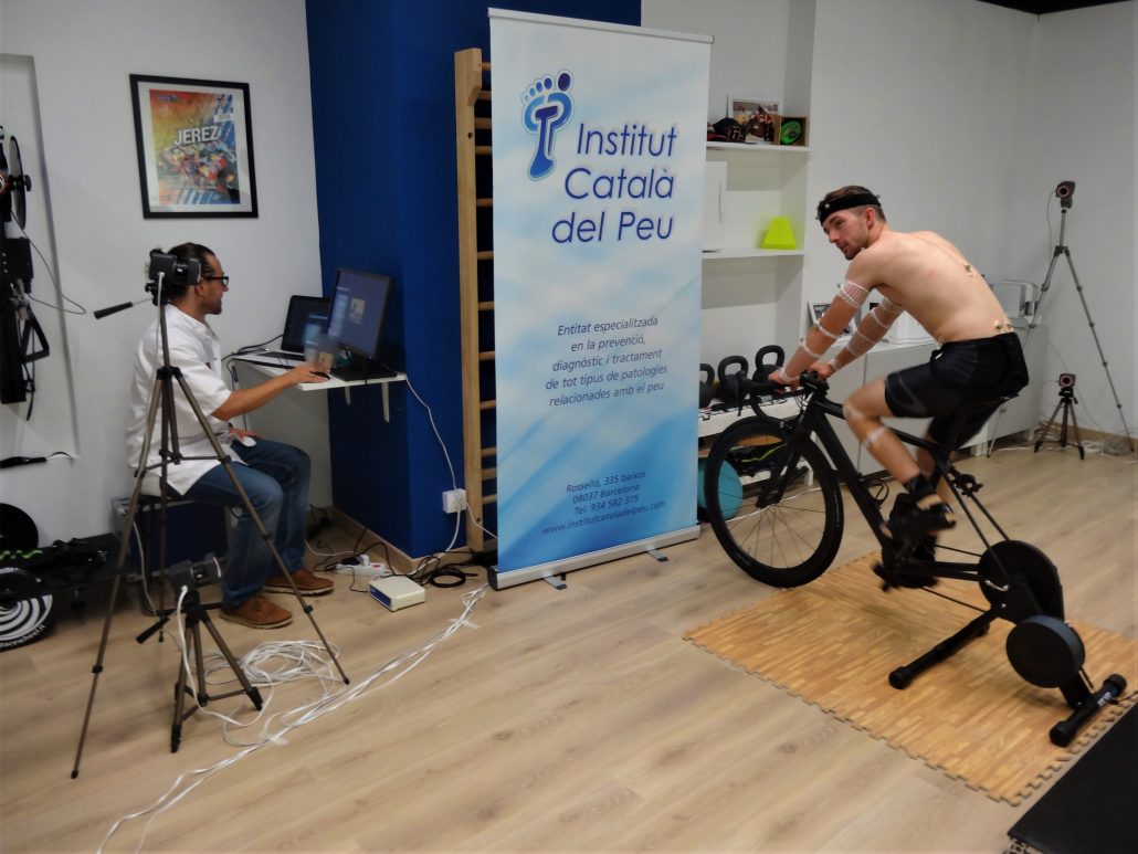 THE INSTITUT CATALÀ DEL PEU CONDUCTS A BIOMECHANICAL ANALYSIS TO THE RIDER JOHN MCPHEE.
