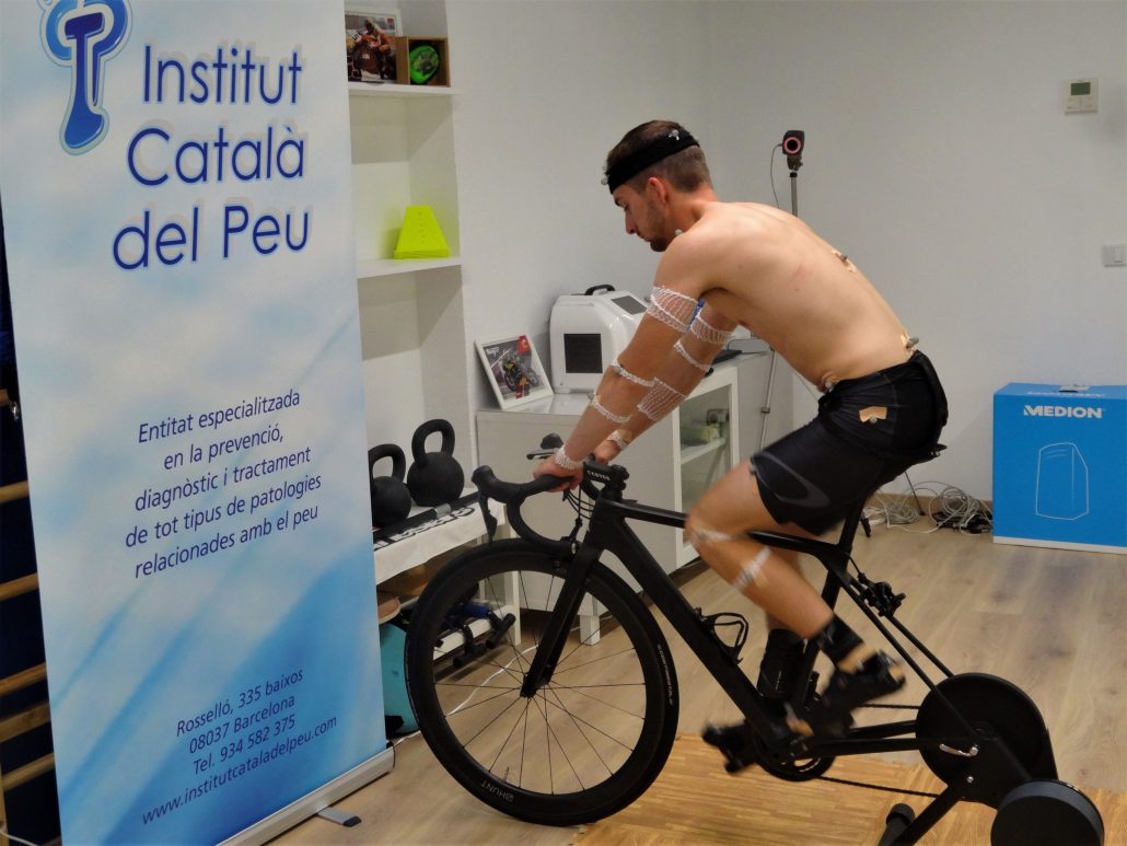 THE INSTITUT CATALÀ DEL PEU CONDUCTS A BIOMECHANICAL ANALYSIS TO THE RIDER JOHN MCPHEE.