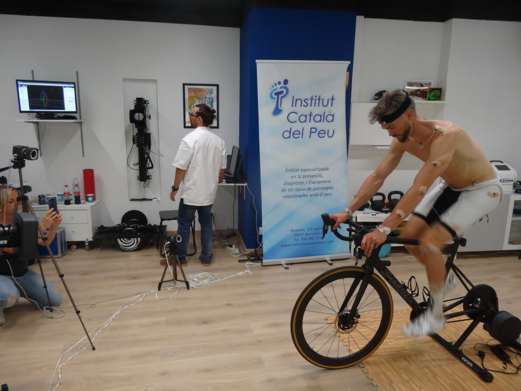 THE INSTITUT CATALÀ DEL PEU CONDUCTS A BIOMECHANICAL ANALYSIS TO THE BICYCLE RIDER LEON CAMIER.