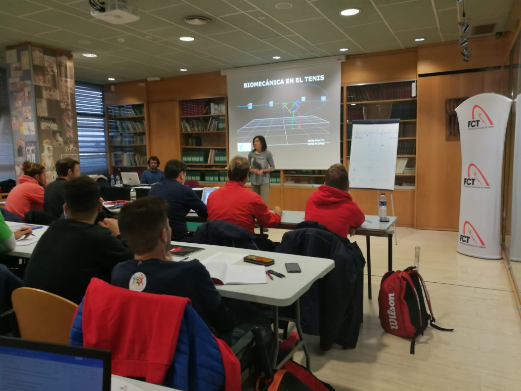 THE INSTITUT CATALÀ DEL PEU TAKES PART IN THE COURSE OF LEVEL II TENNIS NATIONAL TRAINER WHICH ORGANIZES THE CATALAN TENNIS FEDERATION.