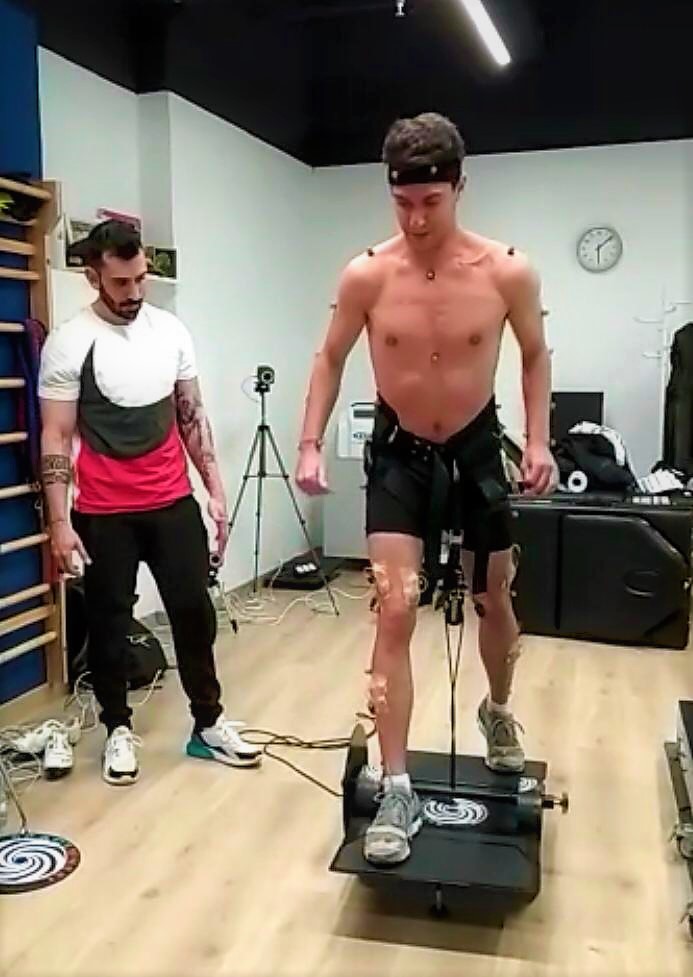 THE INSTITUT CATALÀ DEL PEU CONDUCTS A BIOMECHANICAL ANALYSIS TO THE MOTORCYCLING RIDER XAVI CARDELÚS. THE INSTITUT CATALÀ DEL PEU CONDUCTS A BIOMECHANICAL ANALYSIS TO THE MOTORCYCLING RIDER XAVI CARDELÚS.