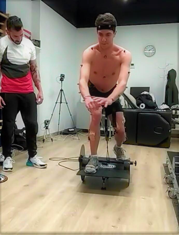 THE INSTITUT CATALÀ DEL PEU CONDUCTS A BIOMECHANICAL ANALYSIS TO THE MOTORCYCLING RIDER XAVI CARDELÚS. THE INSTITUT CATALÀ DEL PEU CONDUCTS A BIOMECHANICAL ANALYSIS TO THE MOTORCYCLING RIDER XAVI CARDELÚS.