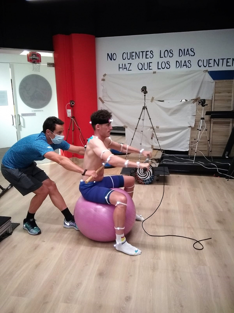 THE INSTITUT CATALÀ DEL PEU CONDUCTS A BIOMECHANICAL ANALYSIS TO THE MOTORCYCLE RIDER POL ESPARGARÓ.