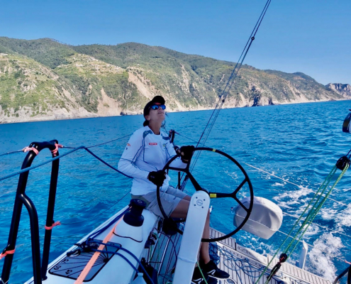 Imagen extraída de: https://forbes.es/nautik/143262/natalia-via-dufresne-el-papel-de-la-mujer-en-la-vela-ha-evolucionado-bastante/