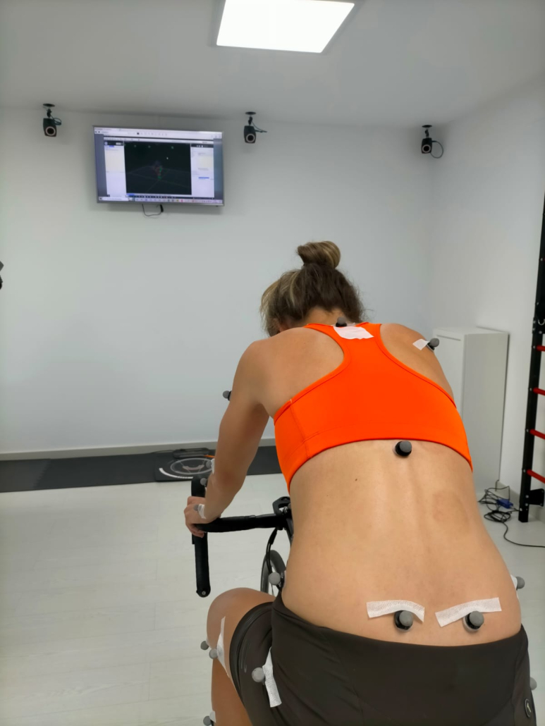 Claudia Tremps acude al Institut Català del Peu para realizar un estudio bike fit