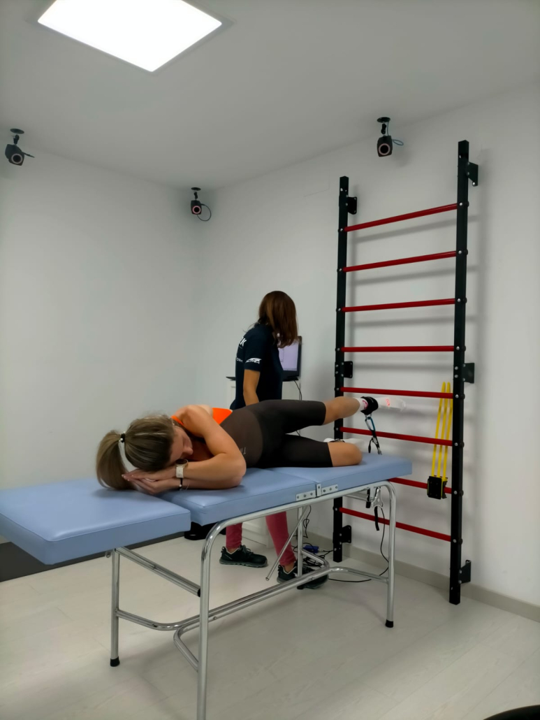 Claudia Tremps acude al Institut Català del Peu para realizar un estudio bike fit