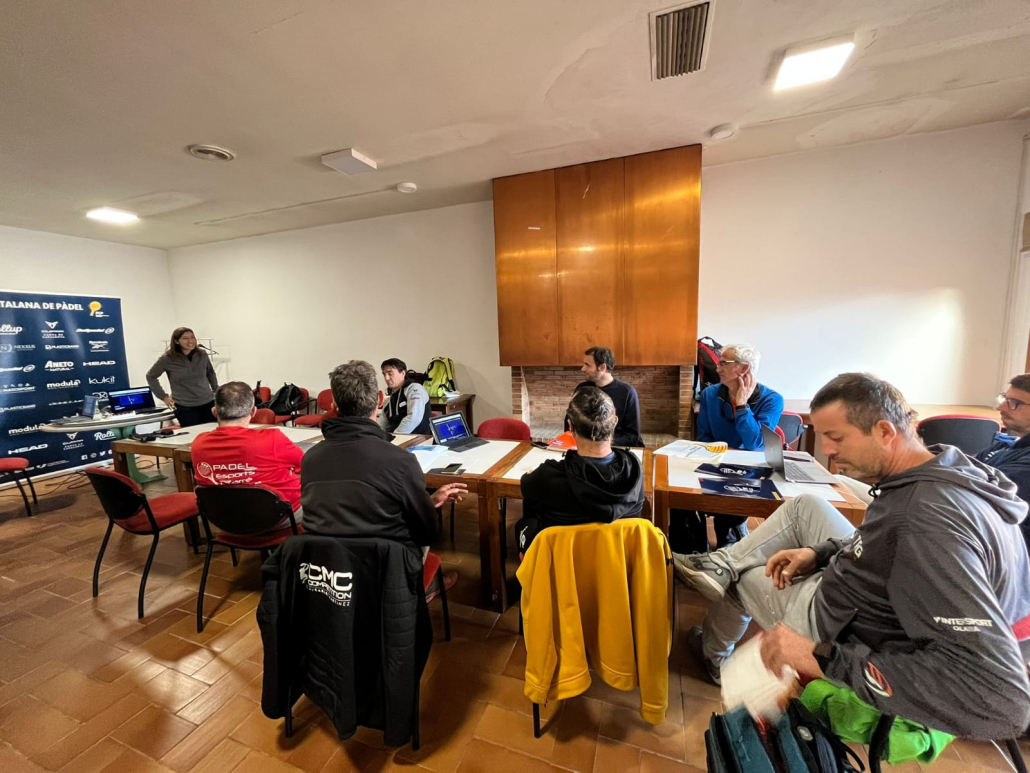 THE INSTITUT CATALÀ DEL PEU CARRIES OUT A PADDLE TENNIS BIOMECHANICS COURSE IN THE CATALAN PADDLE TENNIS FEDERATION.