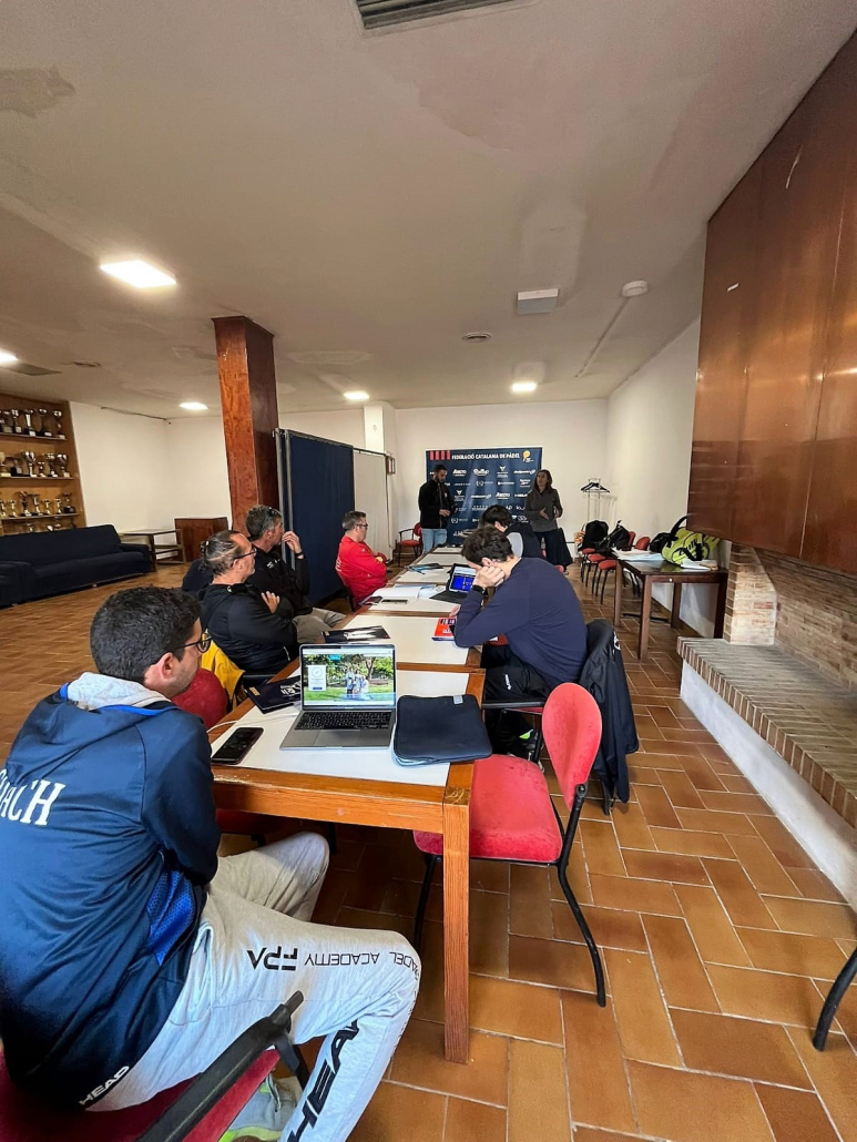 THE INSTITUT CATALÀ DEL PEU CARRIES OUT A PADDLE TENNIS BIOMECHANICS COURSE IN THE CATALAN PADDLE TENNIS FEDERATION.