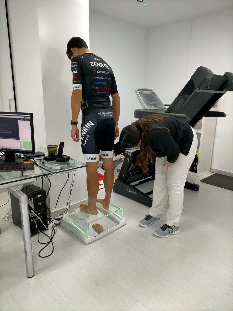 THE INSTITUT CATALÀ DEL PEU CARRIES OUT A BIOMECHANICAL ANALYSIS TO THE CYCLIST BENJAMÍ PRADES.