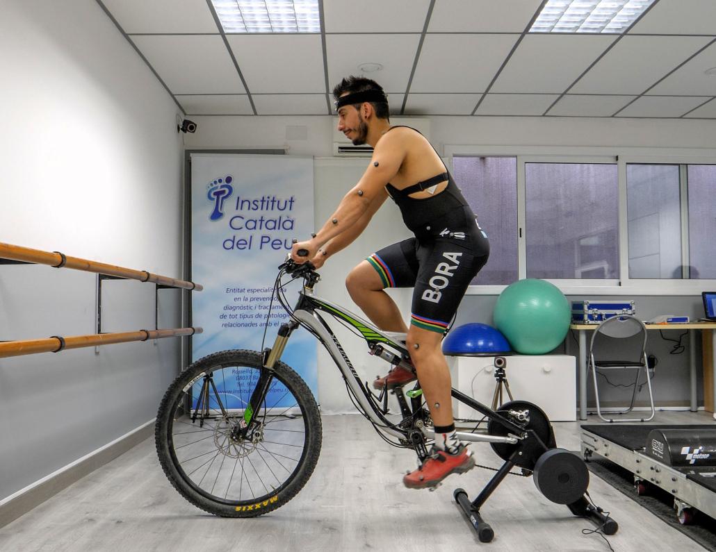 BIOMECHANICS OF THE CYCLIST: THE SIGNIFICANCE OF THE PODIATRY EXAMINATION THROUGH THE BIKE-FIT TECHNIQUE.