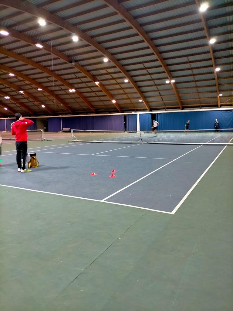 El Institut Català del Peu imparte una clase sobre biomecánica en el tenis en el curso de entrenadores de tenis de nivel III organizado entre la Real Federación Española de Tenis y la Federación Catalana de Tenis.