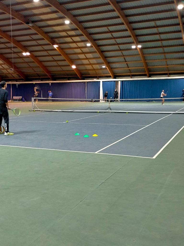 El Institut Català del Peu imparte una clase sobre biomecánica en el tenis en el curso de entrenadores de tenis de nivel III organizado entre la Real Federación Española de Tenis y la Federación Catalana de Tenis.