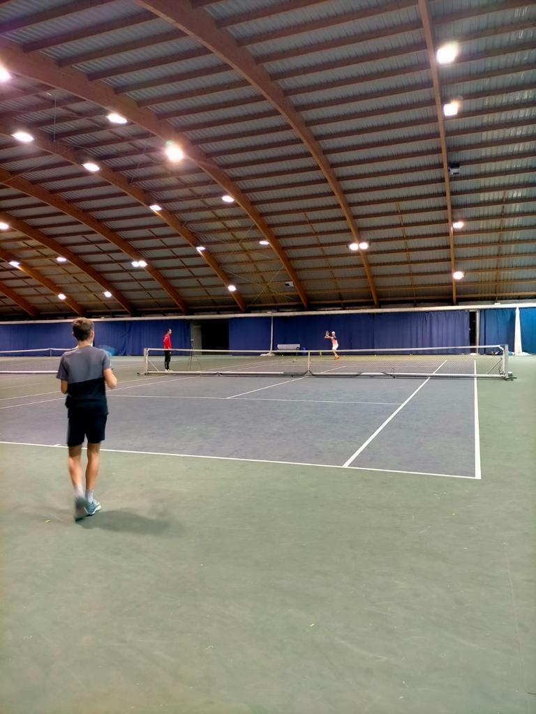 THE INSTITUT CATALÀ DEL PEU GIVES A CLASS ABOUT BIOMECHANICS IN TENNIS IN THE COURSE OF TENNIS TRAINERS OF THE THIRD LEVEL, ORGANIZED BETWEEN THE ROYAL SPANISH TENNIS FEDERATION AND THE CATALAN TENNIS FEDERATION.