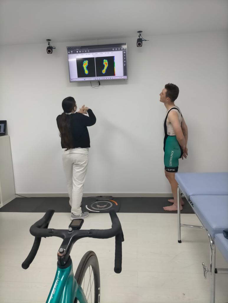 THE INSTITUT CATALÀ DEL PEU CARRIES OUT A BIOMECHANICAL ANALYSIS TO THE CYCLIST GUILLEM SURIÑACH.