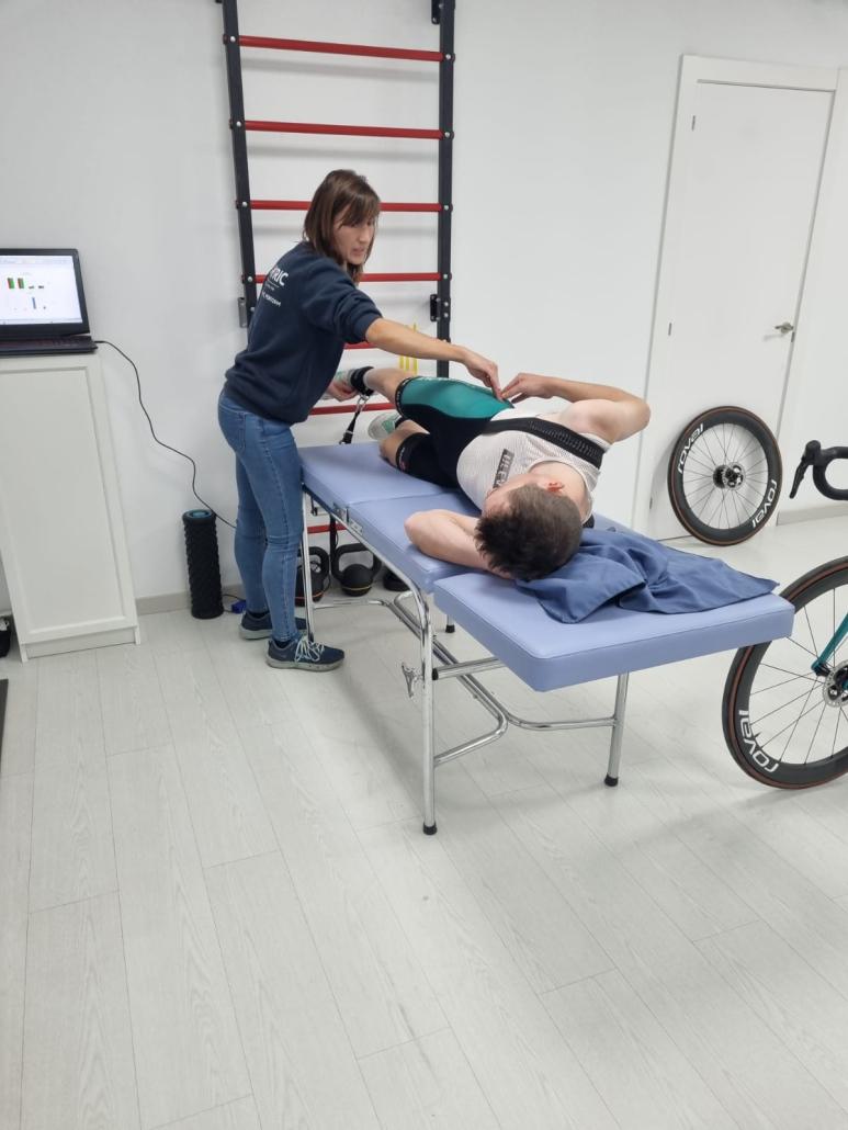 THE INSTITUT CATALÀ DEL PEU CARRIES OUT A BIOMECHANICAL ANALYSIS TO THE CYCLIST GUILLEM SURIÑACH.